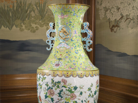 Two cloisonné vases, donated by China in 1910 - Photo: Margareta Svensson