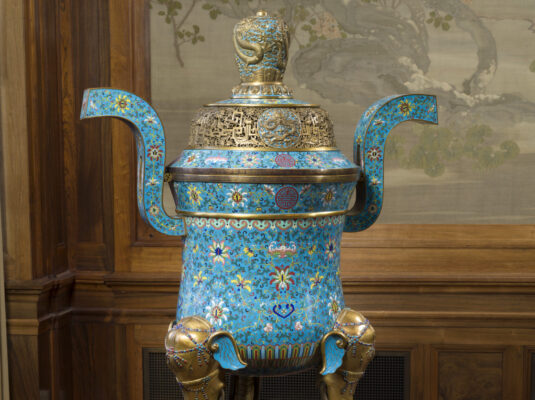 Two cloisonné incense burners, donated by China in 1910 - Photo: Margareta Svensson