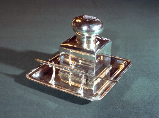 Inkwell donated by Spain in 1914