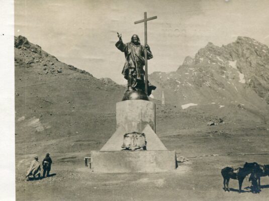 Le statue orginal de Chrst des Andes à la frontière entre l'Argentine et le Chili
